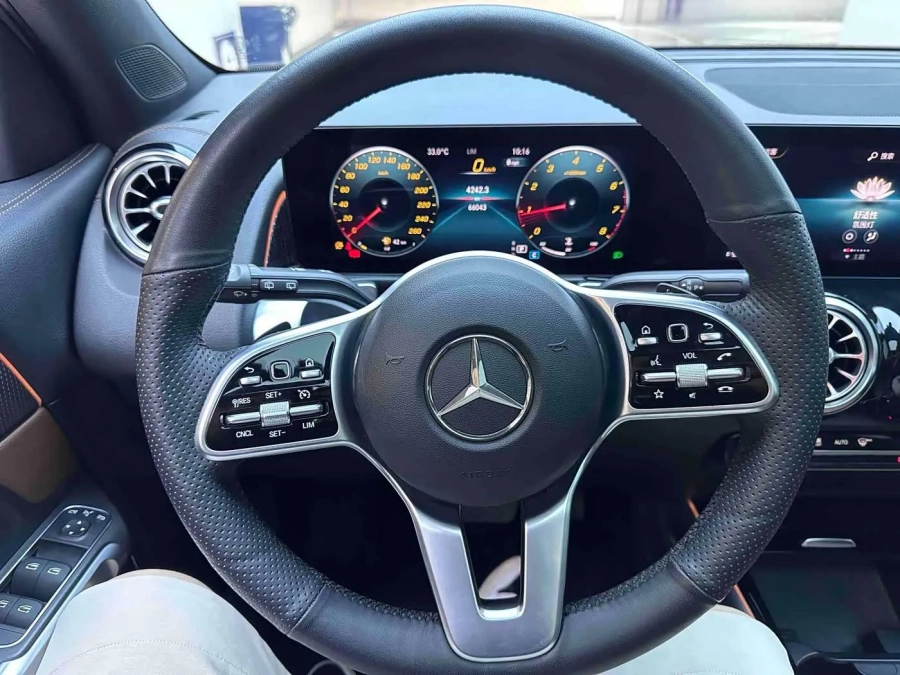 Mercedes-Benz GLB 180